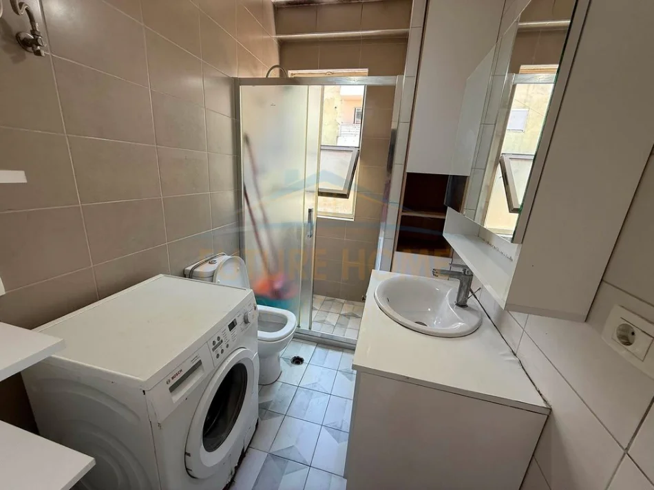 Tirane, shitet apartament 1+1 Kati 5, 55 m² 105.000 € (Pallatet Cabej)