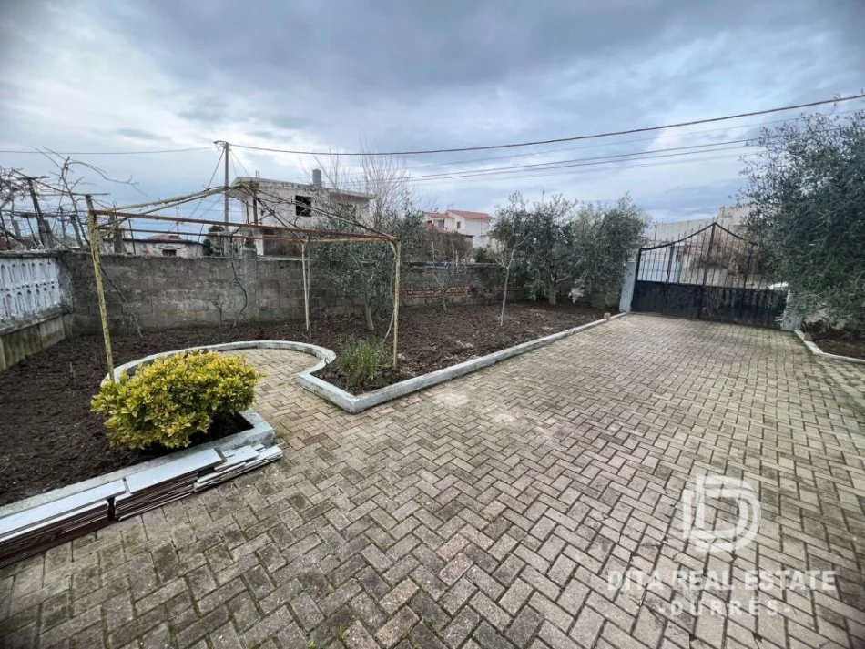 Durres, shitet Vile ne plazh 5+1+Aneks+Ballkon, 250.000 € (Unaza Plazh)