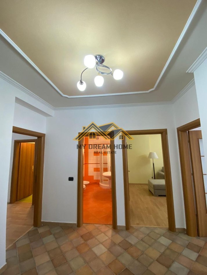 Durres, jepet me qera 2+1 , 100 m² 700 € (LAGJA NR.3)