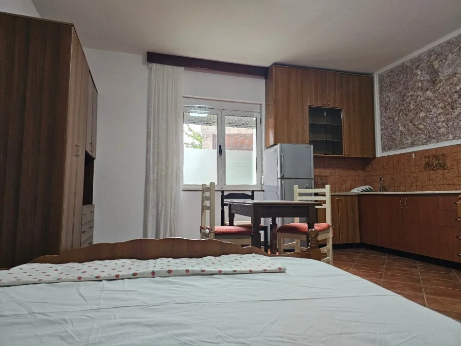 Tirane, jepet me qera garsonier Kati 1, 60 m² 300 € 