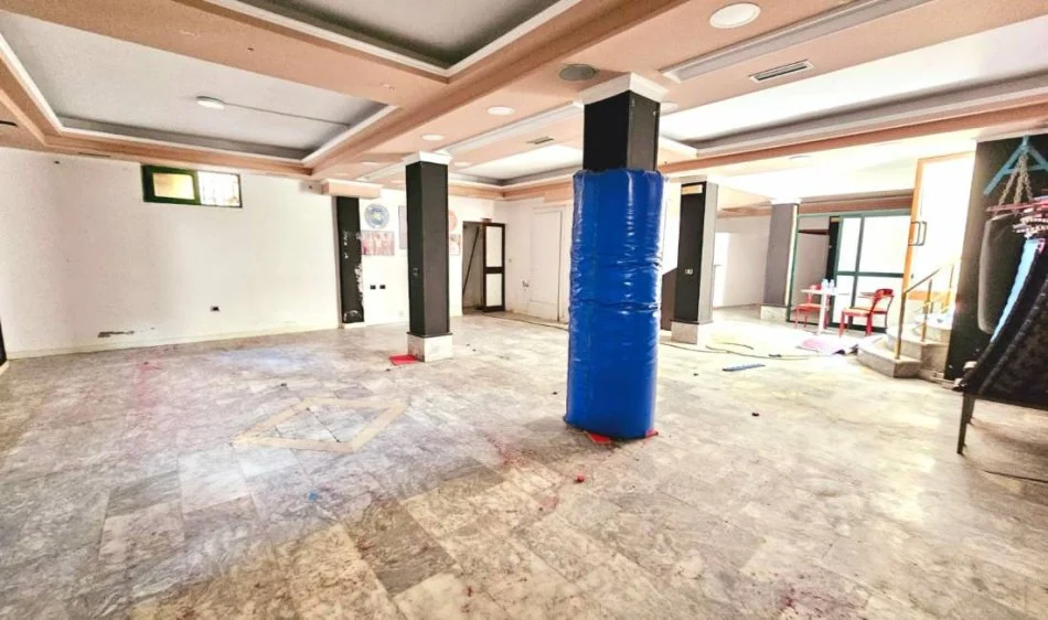 Jepet me Qera: Ambient Open Space** ne Rruge Kryesore** 📍 MINE PEZA - Rr. Haxhi Hysen Dalliu || 400 Euro/Muaj ||