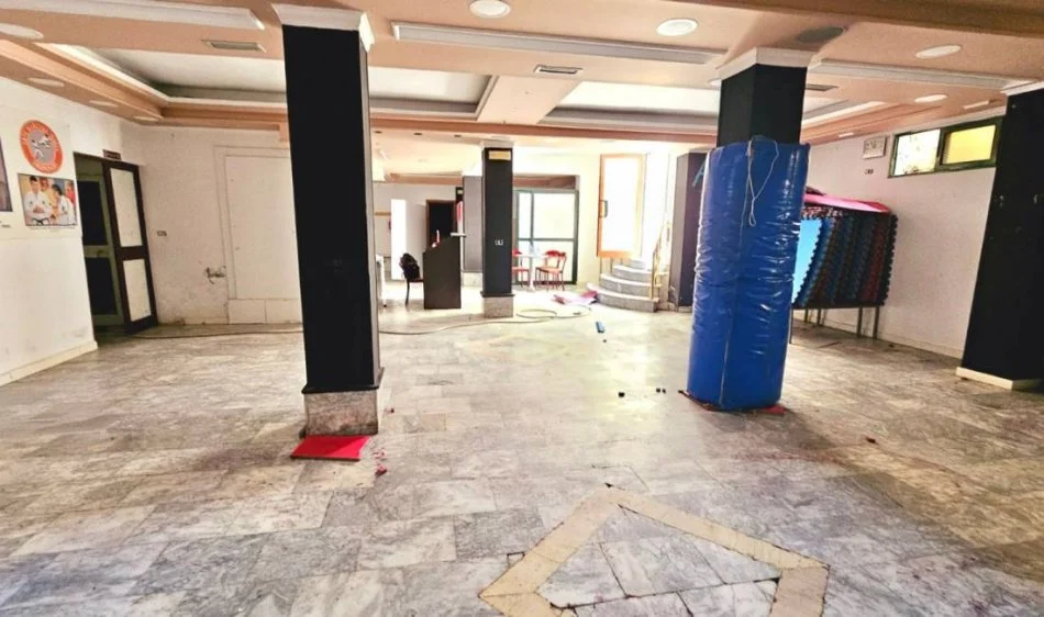 Jepet me Qera: Ambient Open Space** ne Rruge Kryesore** 📍 MINE PEZA - Rr. Haxhi Hysen Dalliu || 400 Euro/Muaj ||