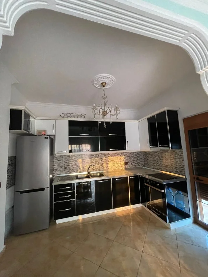 Tirane, jap me qera apartament 2+1 Kati 3, 136 m² 400 € (Rruga Dalip Topi.)