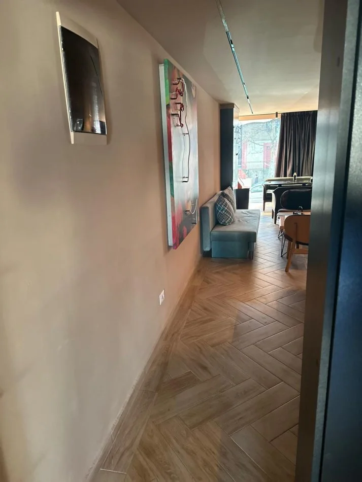 Tirane, shes ambjent biznesi Kati 1, 133 m² (Rruga e Dibres)