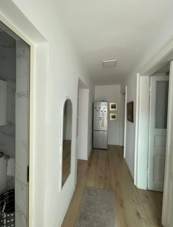 Tirane, jepet me qera shtepi 1+1 Kati 1, 80 m² 600 € (Rruga besim mema)