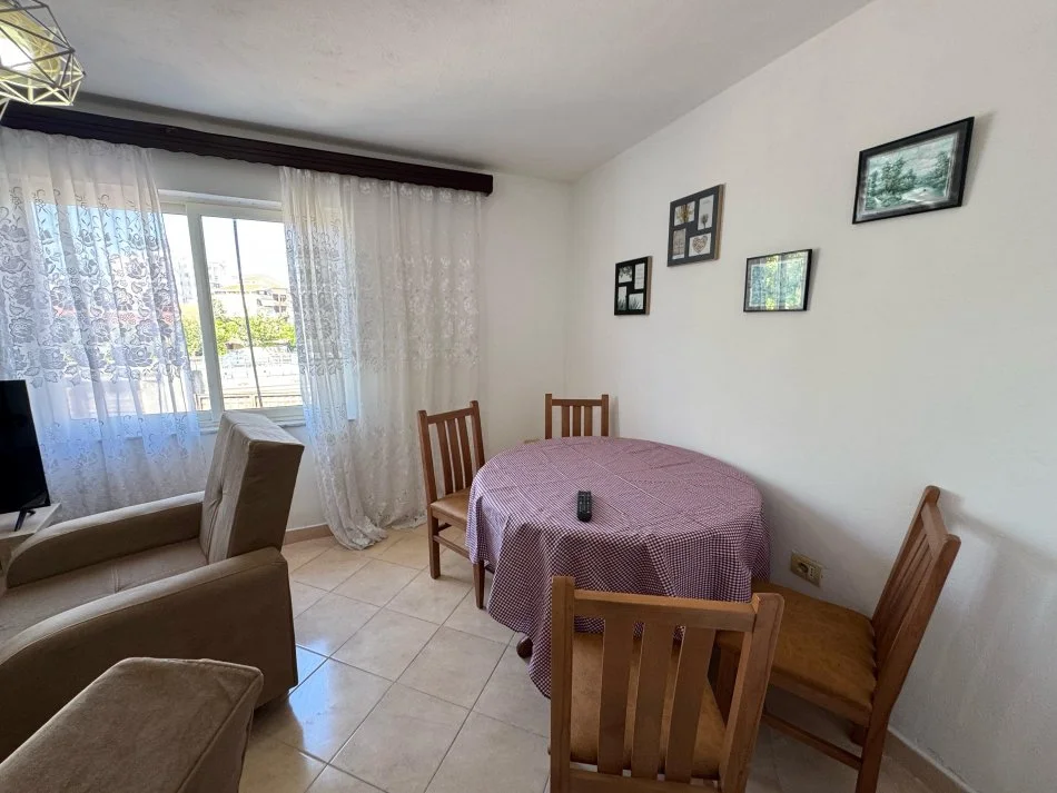 Tirane, jepet me qera apartament 1+1 Kati 1, 55 m² 350 € (Rruga frank bardhi)