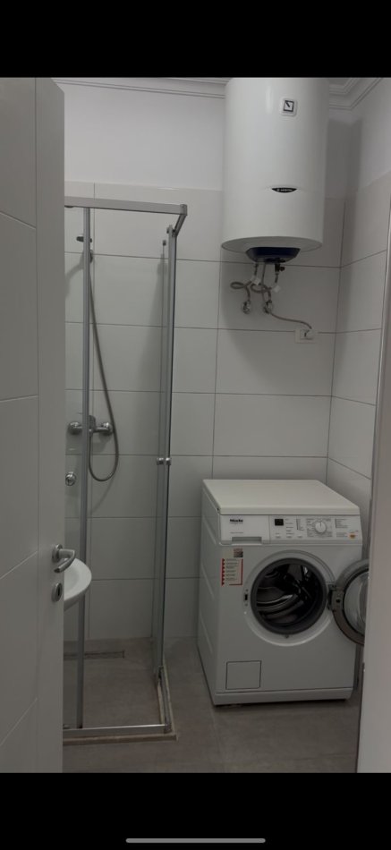 Tirane, shes apartament 1+1+Ballkon Kati 3, 92.400 € 