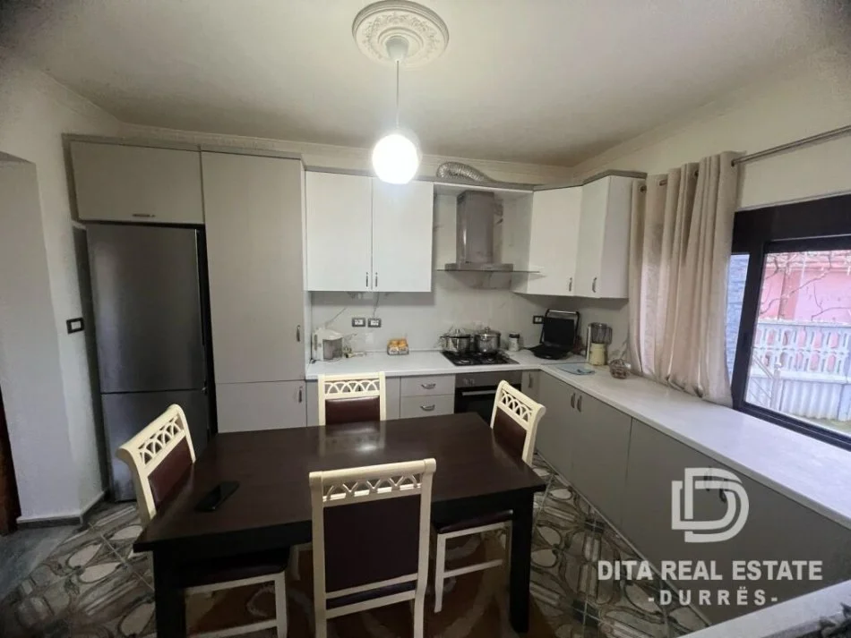 Durres, shitet Vile ne plazh 5+1+Aneks+Ballkon, 250.000 € (Unaza Plazh)