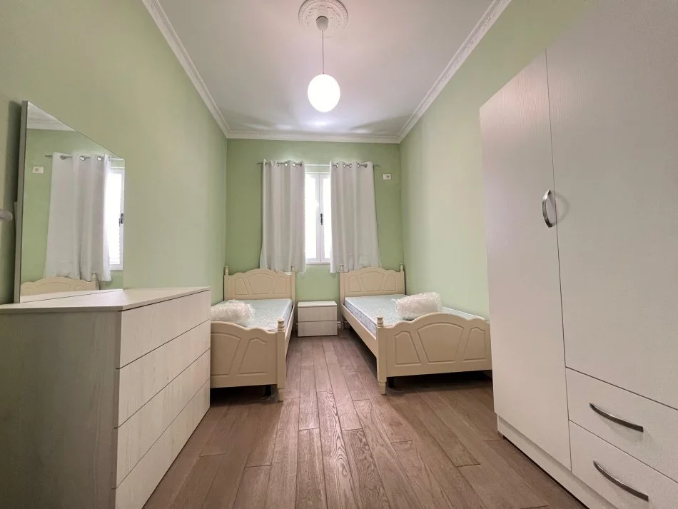 Tirane, jepet me qera apartament 2+1 Kati 5, 95 m² 500 € (Ish parku)