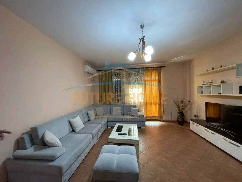Tirane, jepet me qera apartament 2+1 Kati 11, 116 m² 800 € (Bulevardi Zogu i 1)