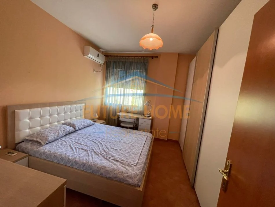 Tirane, jepet me qera apartament 2+1 Kati 11, 116 m² 800 € (Bulevardi Zogu i 1)