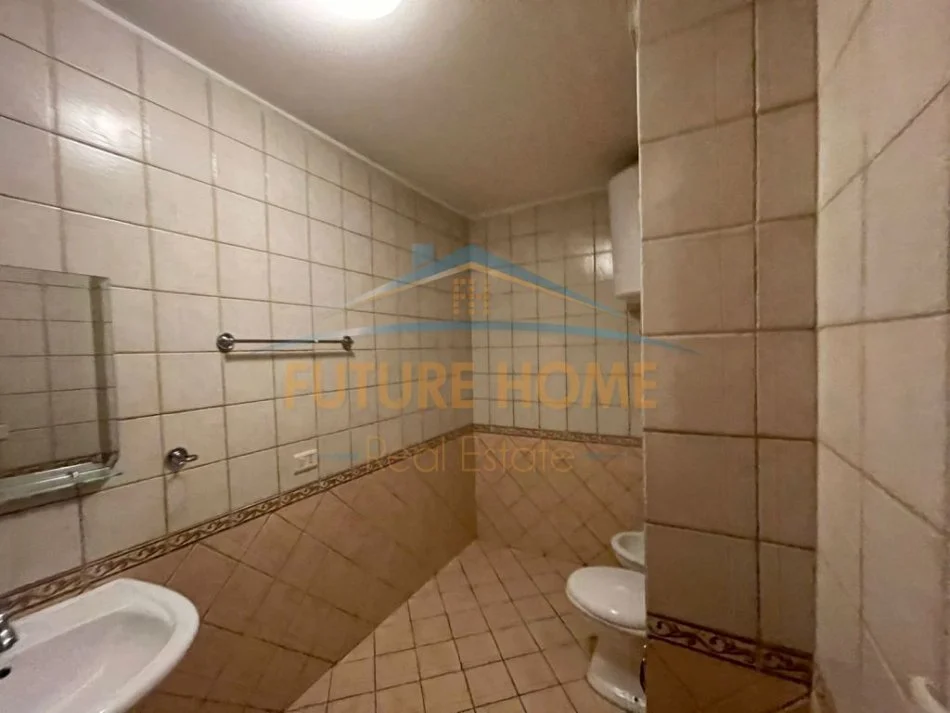 Tirane, jepet me qera apartament 2+1 Kati 11, 116 m² 800 € (Bulevardi Zogu i 1)