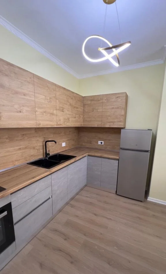 Tirane, jepet me qera apartament 2+1 Kati 9, 100 m² 550 € (Kompleks Grand Gallery)