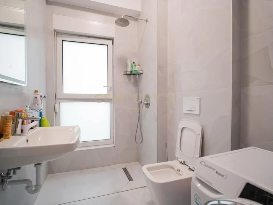 Tirane, shes apartament 1+1 Kati 6, 54 m² 98.500 € (Ali demi)