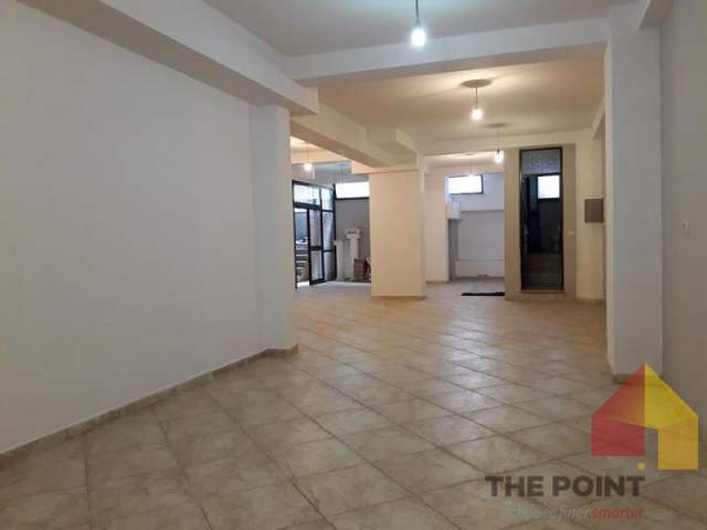 Tirane, shitet dyqan Kati -1, 205 m² 164.000 Euro (Rruga e Kavajes)