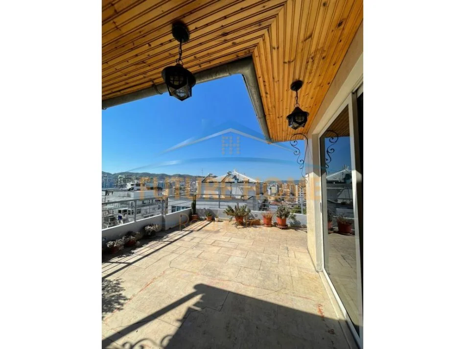 Tirane, jepet me qera apartament 3+1 Kati 8, 154 m² 800 € (MYSLYM SHYRI)