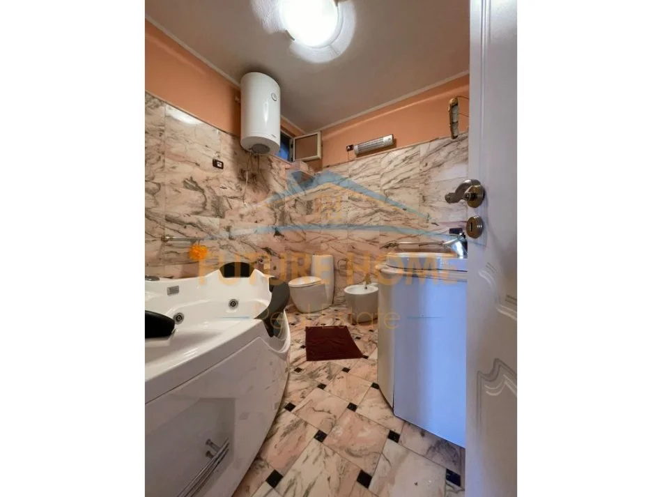 Tirane, jepet me qera apartament 3+1 Kati 8, 154 m² 800 € (MYSLYM SHYRI)