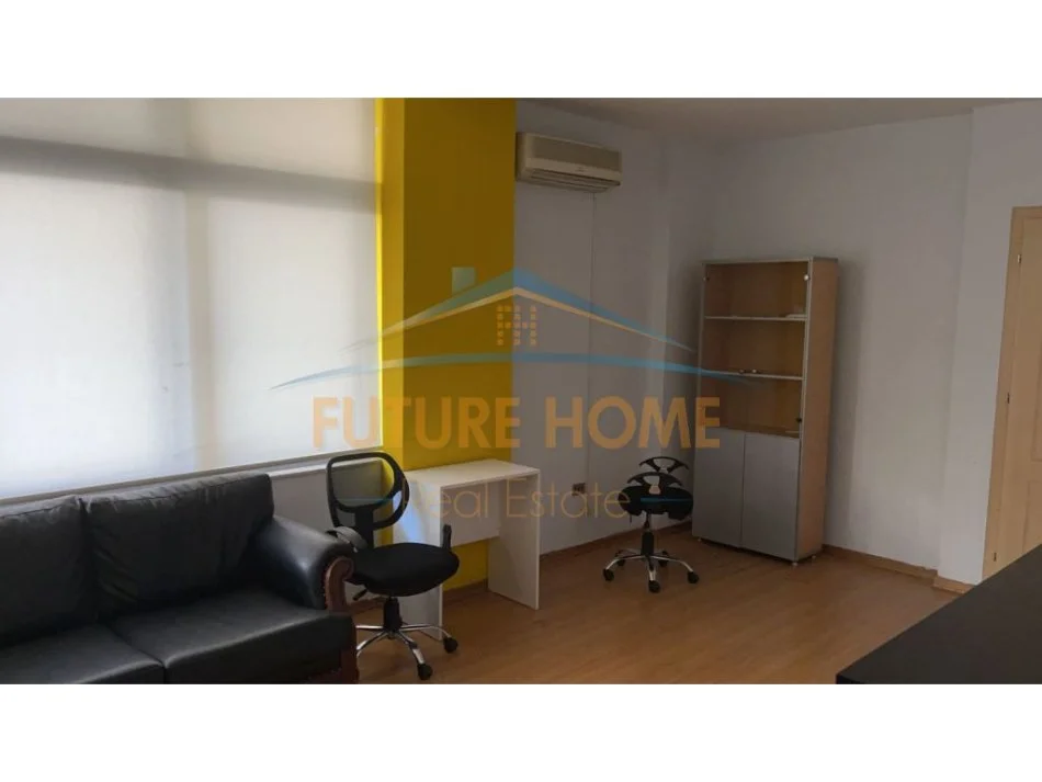 Tirane, jepet me qera ambjent biznesi Kati 0, 290 m² 3.000 € (Bruto) (Muhamet Gjollesha)
