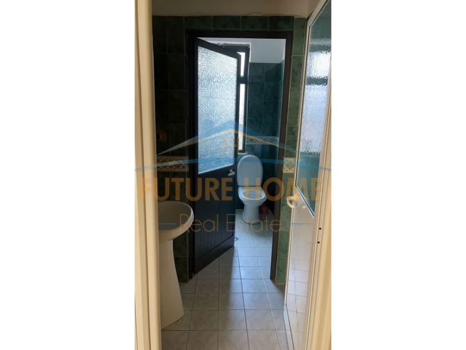 Tirane, jepet me qera ambjent biznesi Kati 0, 290 m² 3.000 € (Bruto) (Muhamet Gjollesha)