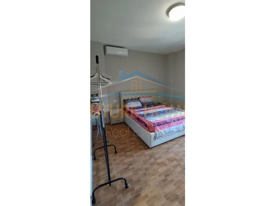 Durres, jepet me qera apartament 1+1 Kati 3, 450 € 