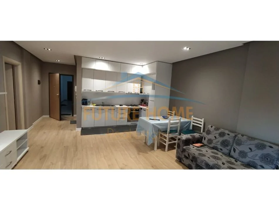 Durres, jepet me qera apartament 1+1 Kati 3, 450 € 