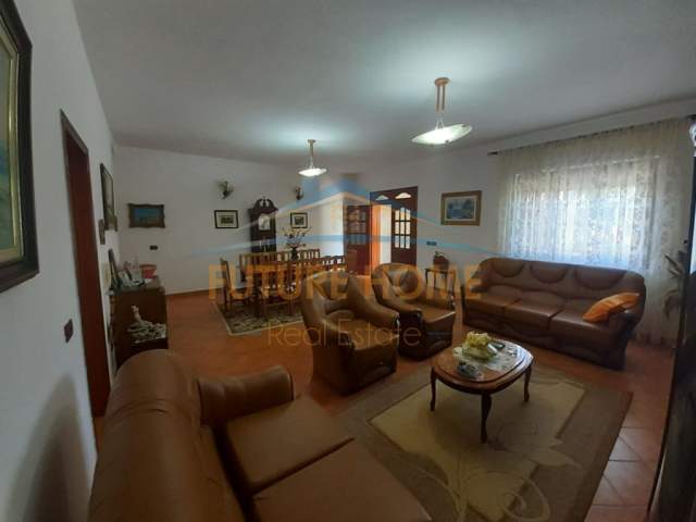 Durres, shitet Vile 2 Katshe Kati 2, 150 m² 170.000 Euro (Koder Plepa)