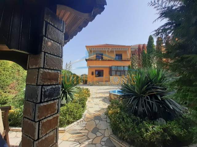 Durres, shitet Vile 2 Katshe Kati 2, 150 m² 170.000 Euro (Koder Plepa)