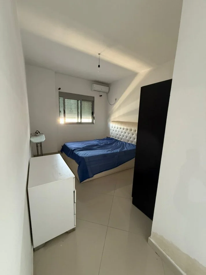 Fier, jepet me qera apartament 2+1+Ballkon Kati 9, 106 m² 200 € (Kryqezimi semanit)