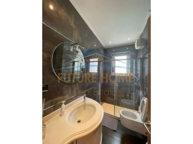 Tirane, jepet me qera apartament 2+1 Kati 8, 120 m² 1800  (Vaso Pasha)