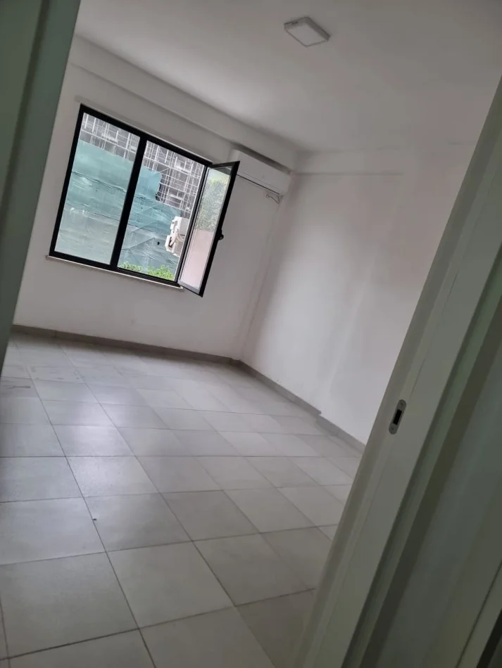 Tirane, jepet me qera apartament 2+1 Kati 2, 94 m² 800 € 