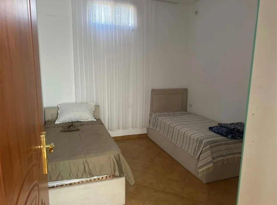 Tirane, jepet me qera 2+1 Kati 3, 100 m² 400 € 