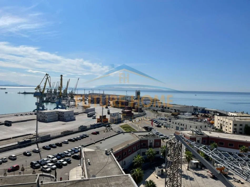 Durres, jepet me qera ambjent biznesi Kati 9, 207 m² 2.000 € (VOLLGA)