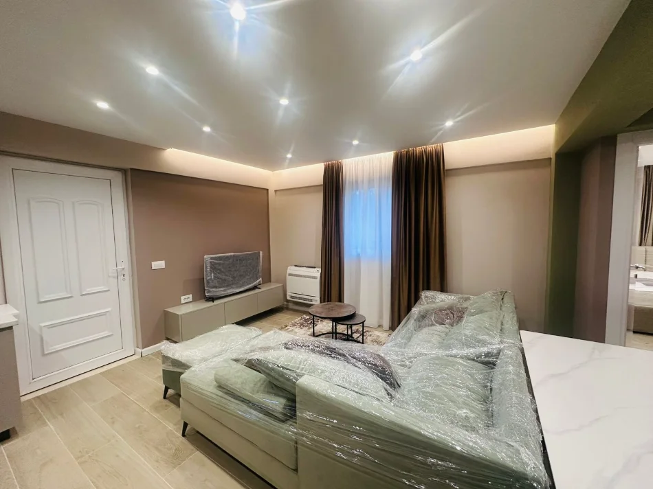 Tirane, jepet me qera apartament 1+1+Ballkon Kati 1, 70 m² 450 € 