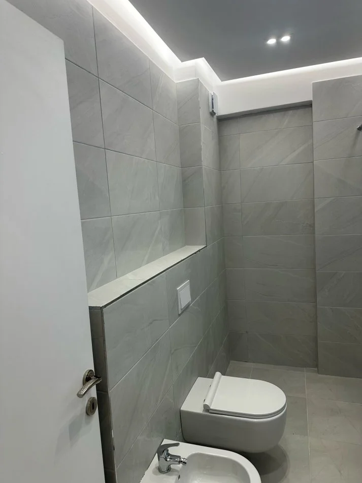 Tirane, shitet apartament 1+1 Kati 4, 65 m² 135.000 € (kodra e diellit)