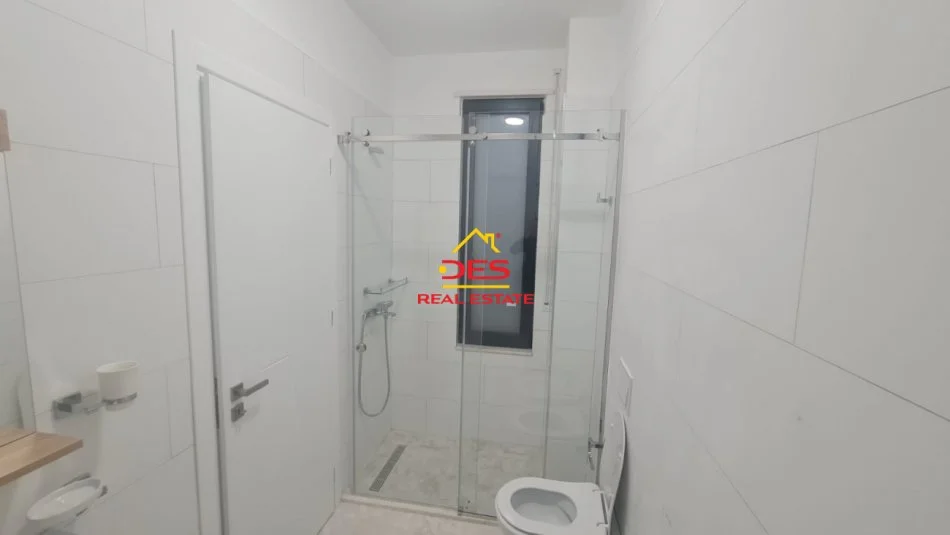 Tirane, jepet me qera apartament 2+1+Ballkon Kati 5, 90 m² 800 € (Rruga Marie Kraja)