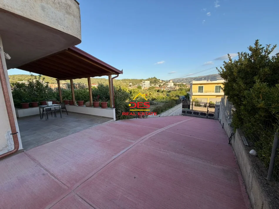 Shqiperi, jepet me qera Vile 1+1+Ballkon Kati 3, 80 m² 300 € (Rruga Demokracia)