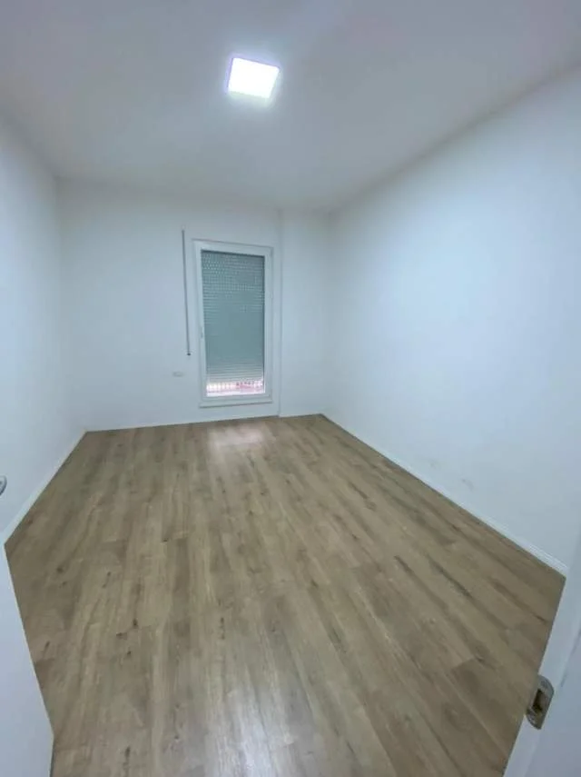 Super mundesi ....Tirane, jepet me qera apartament 3+1 Kati 1, 128 m² 450 Euro (Don Bosko)