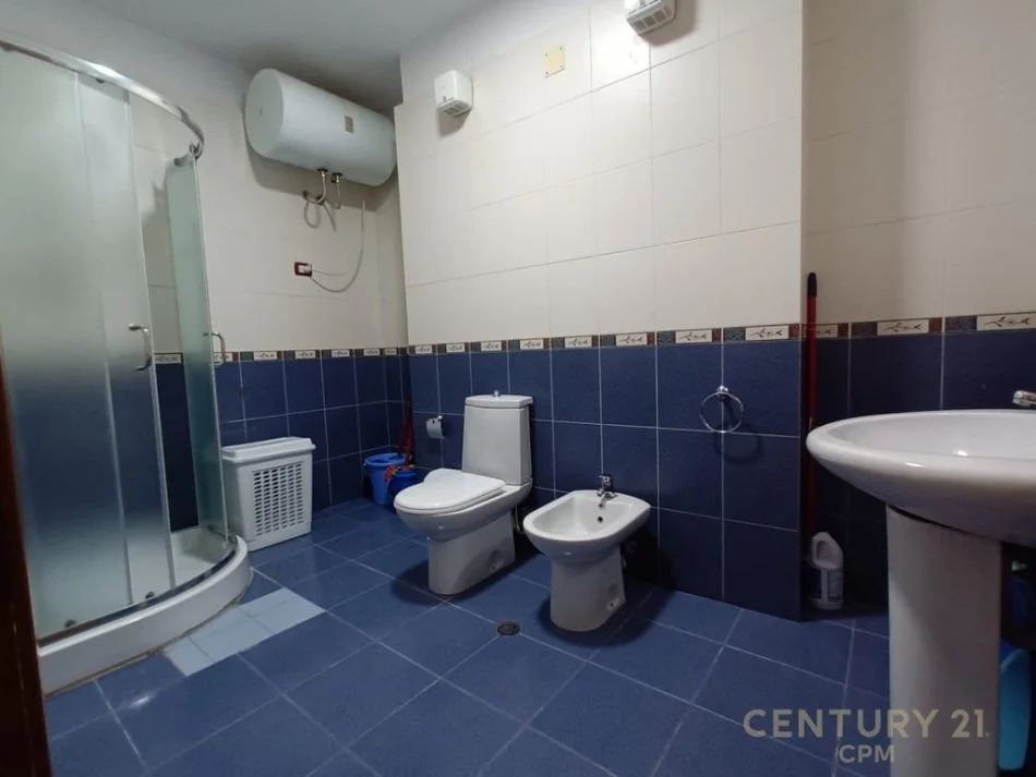 Tirane, shes apartament 2+1 Kati 2, 110 m² 240.000 € (Komuna e Parisit)