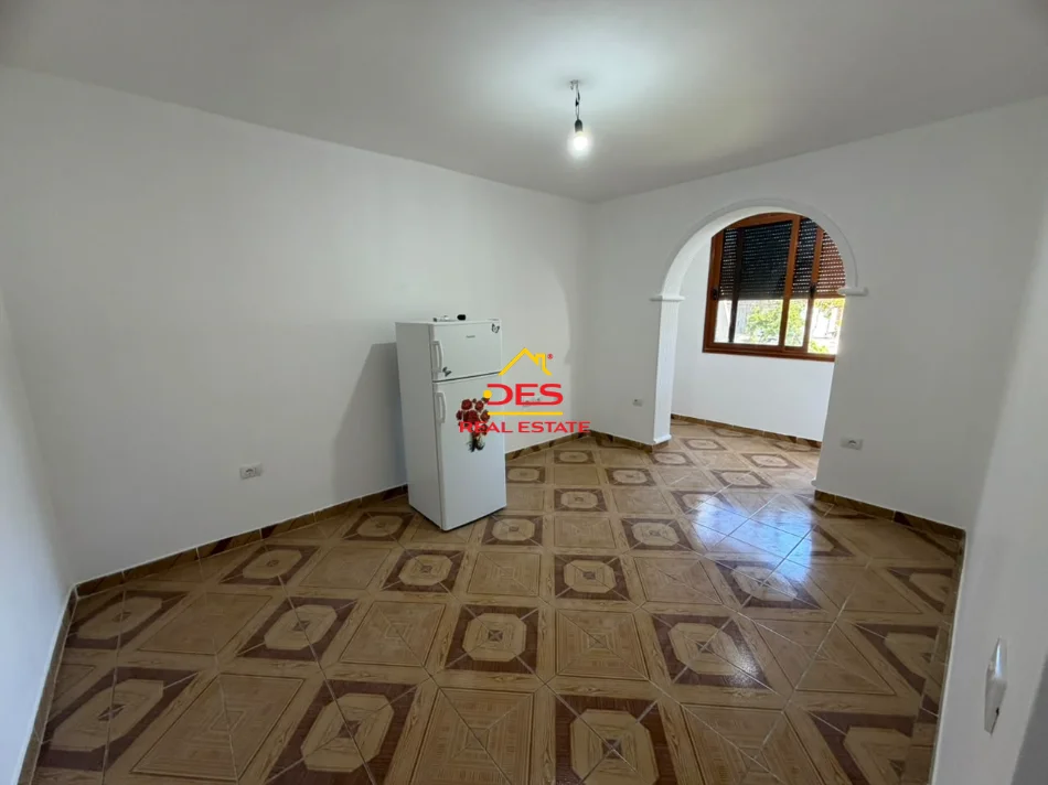 Vlore, jepet me qera apartament 1+1 Kati 2, 70 m² 300 € (Rruga Sali Bedini)