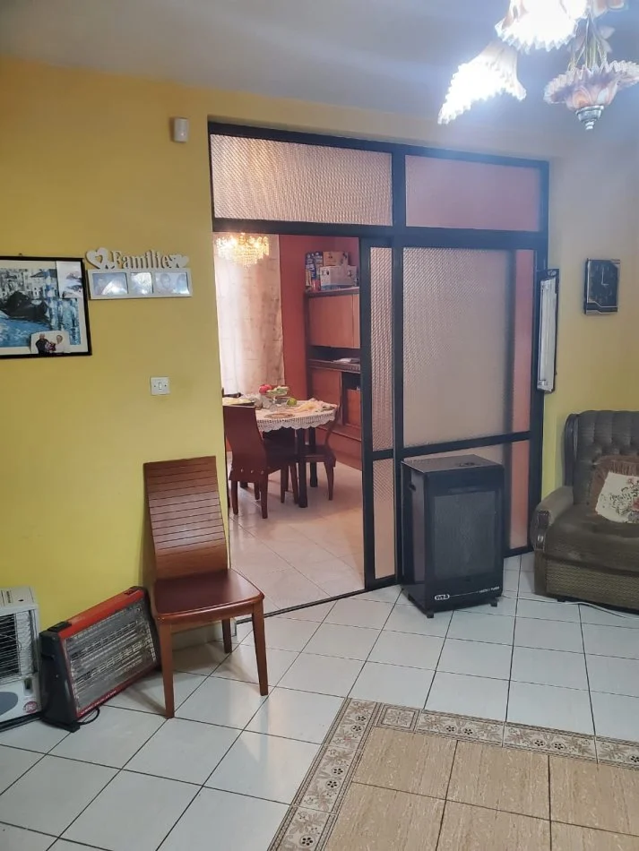Tirane, jepet me qera apartament 2+1 Kati 2, 100 m² 500 € (Rruga)