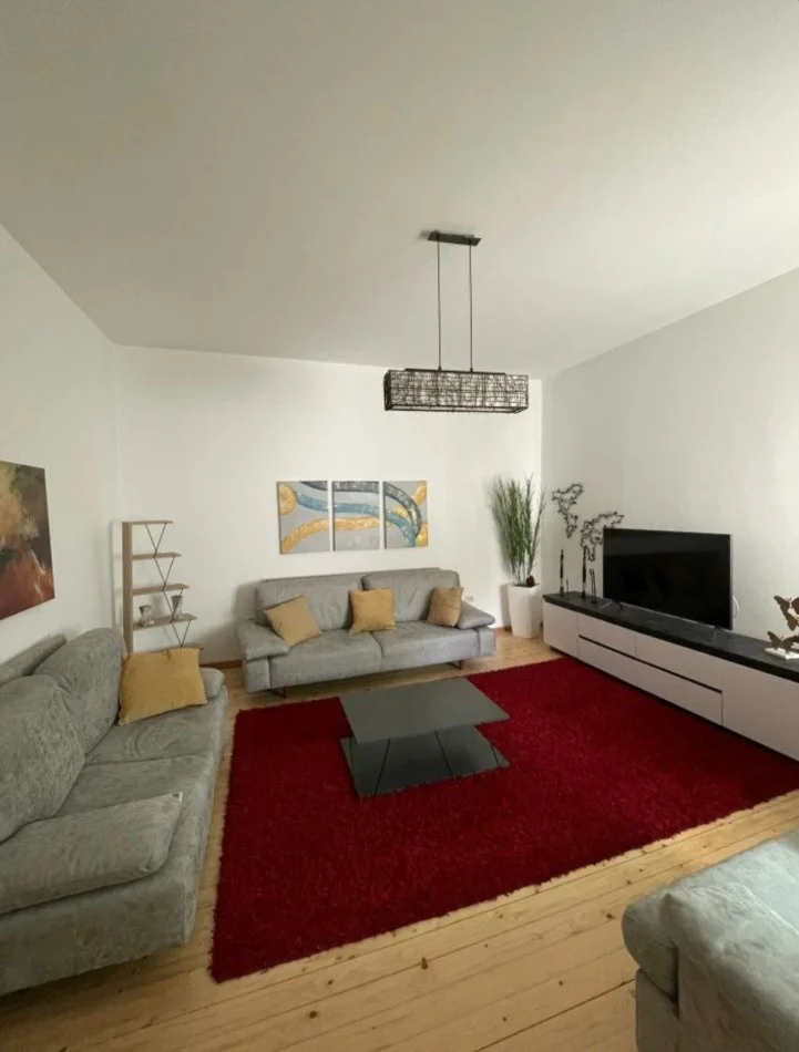 Tirane, jepet me qera shtepi 1+1 Kati 1, 80 m² 600 € (Rruga besim mema)