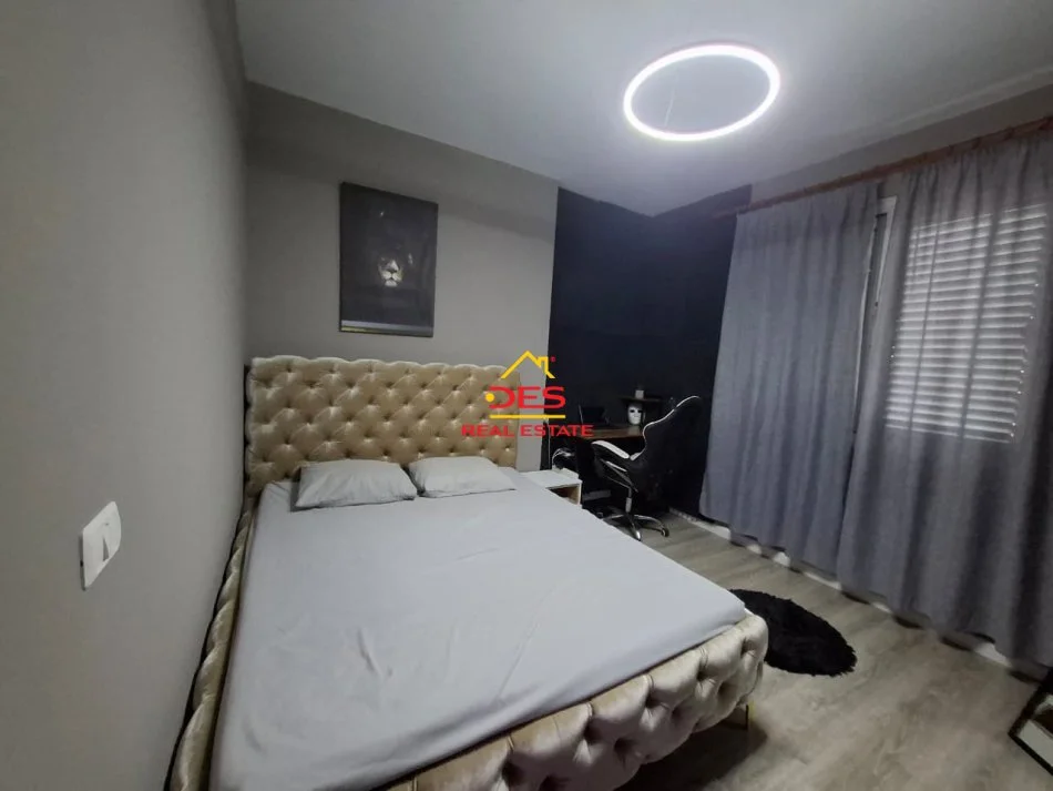 Vlore, jepet me qera apartament 1+1+Ballkon Kati 4, 100 m² 400 € (Rruga Gjergj Arianiti)