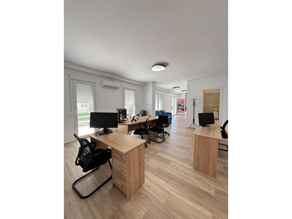 Tirane, jepet me qera apartament 3+1 , 200 m² 600 € 