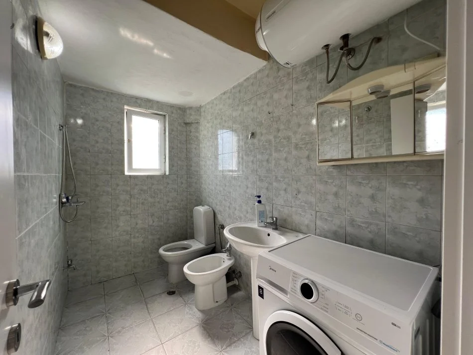 Tirane, jepet me qera apartament 2+1 Kati 3, 79 m² 500 € (Shkolla Harry Fultz)