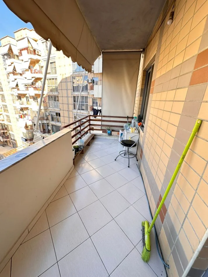 Tirane, shitet apartament 2+1+Ballkon Kati 7, 93 m² 133.000 € (Unaza e Re)