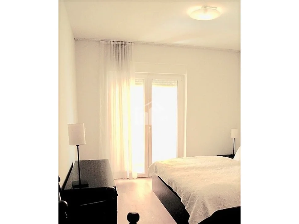 Tirane, jepet me qera apartament 3+1 Kati 3, 164 m² 1.500 € (NË KOMPLEKSIN REZIDENCIAL "TOUCH OF SUN")