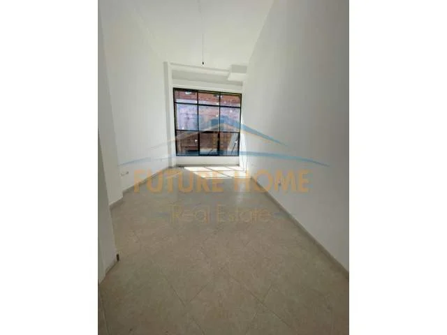 Tirane, jap me qera ambjent biznesi Kati 1, 41 m² 500 Euro (Qender)