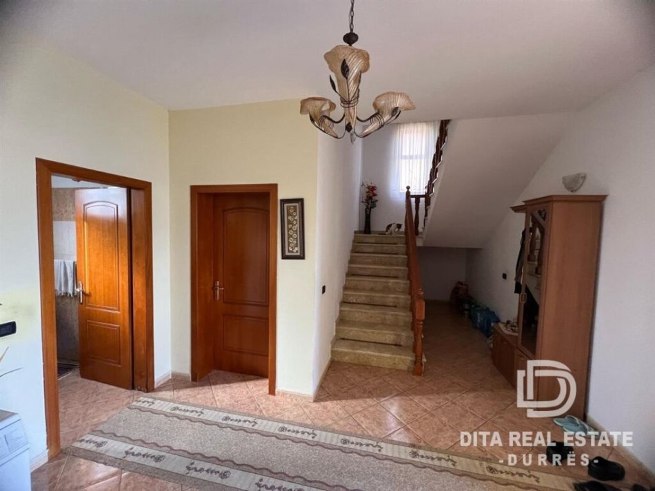 Durres, shitet Vile 5+1+Aneks+Ballkon Kati 2, 1.000 m² 140.000 € (Xhafzotaj)