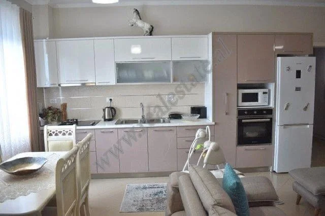 Tirane, shitet apartament 3+1, Kati 4, 144 m² 125,000 € (institut)