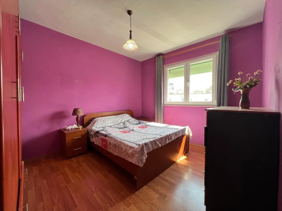 Tirane, jepet me qera apartament 2+1+Ballkon Kati 4, 65 m² 500 € (Rruga mine peza)